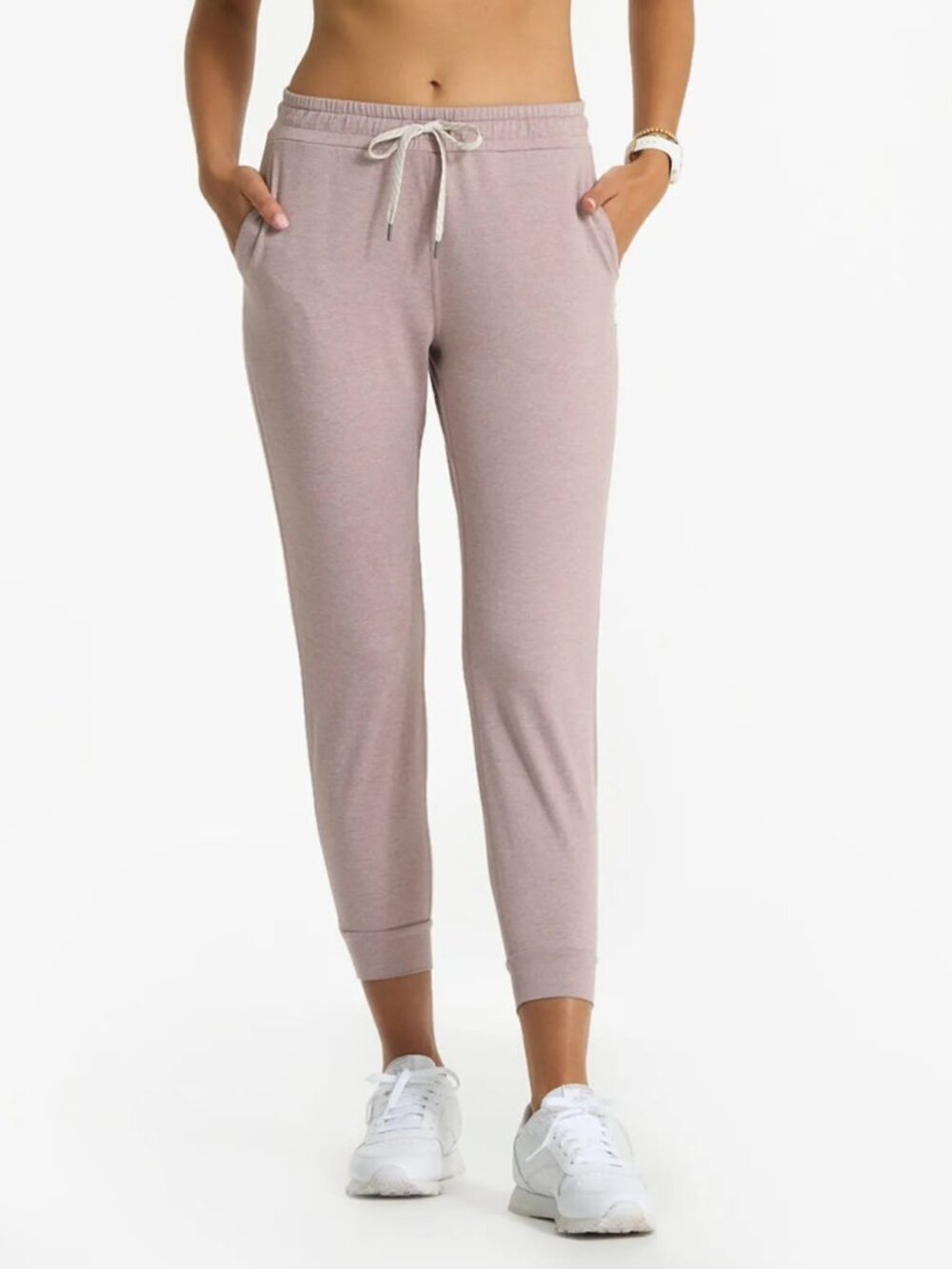 Vuori Performance Jogger in a Dusty Mauve